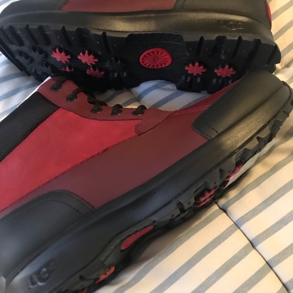Uggs water proof winter boots& matching Uggs beanie - Picture 7 of 9